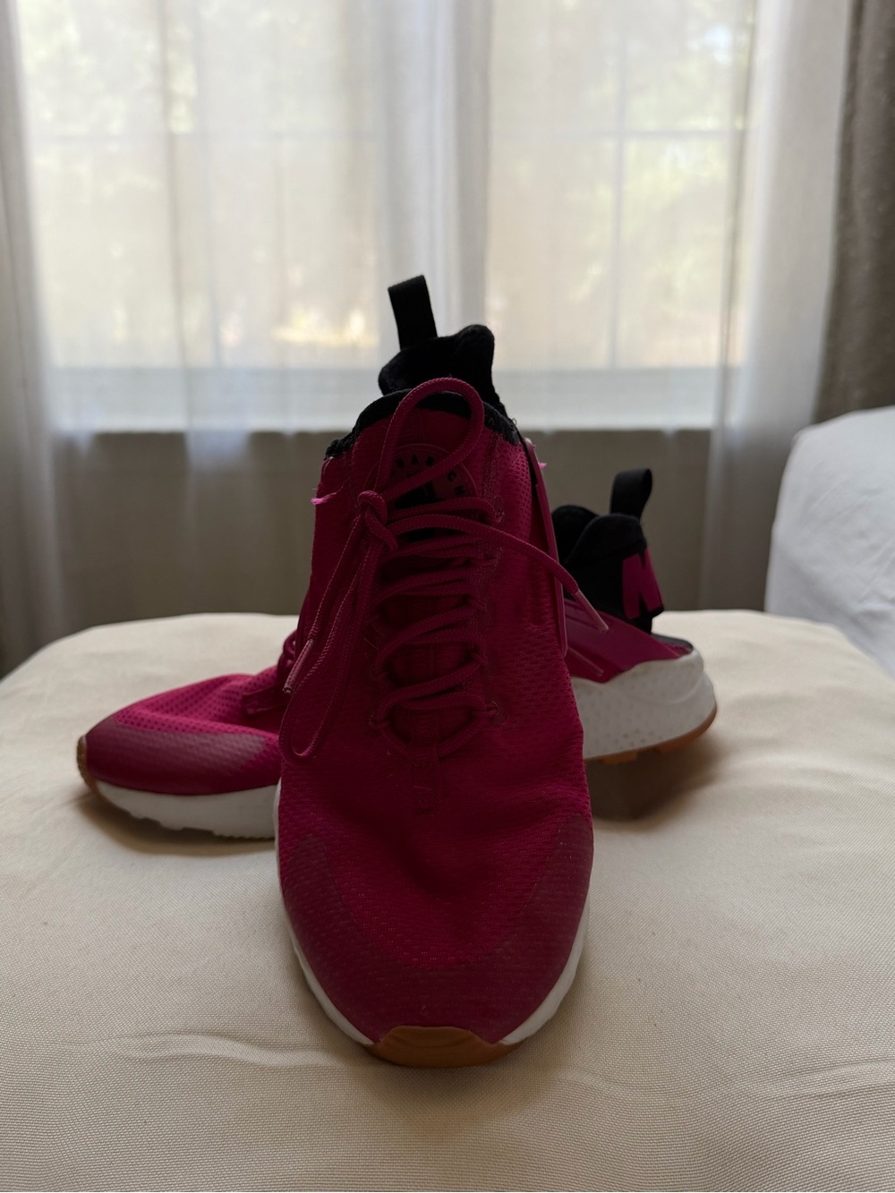 Nike Air Huarache Women’s Size 8 Hot Pink Black Running Sneakers